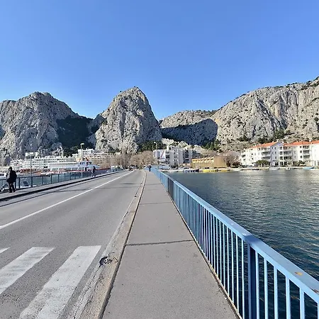 Apartments Mirabella Omis Exterior photo
