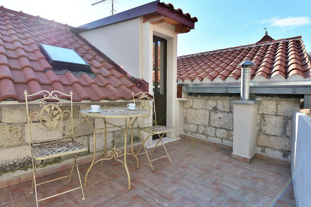 Mirabella Omis