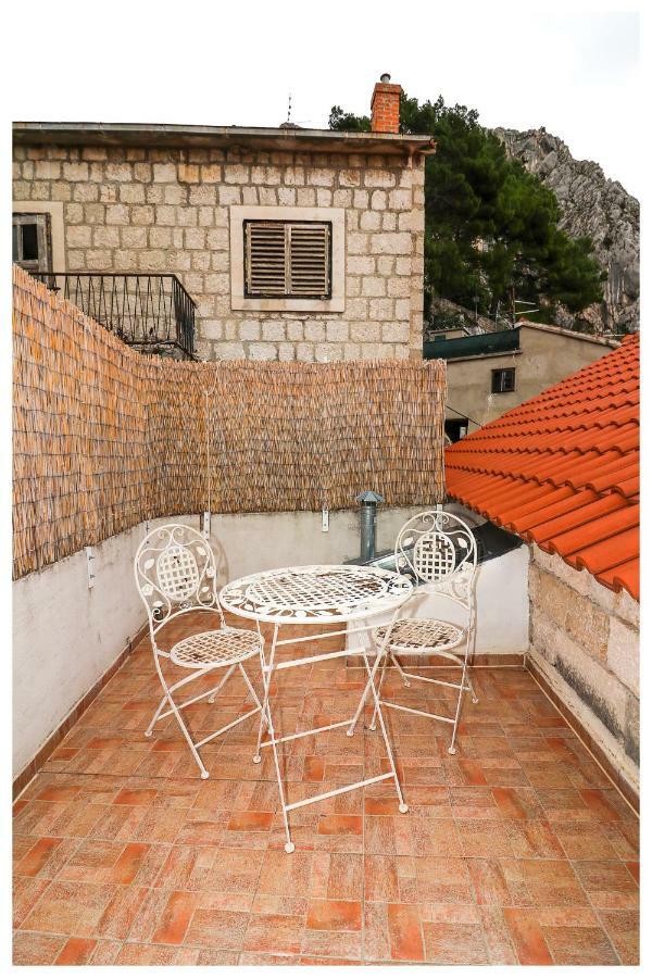 Mirabella * Omis